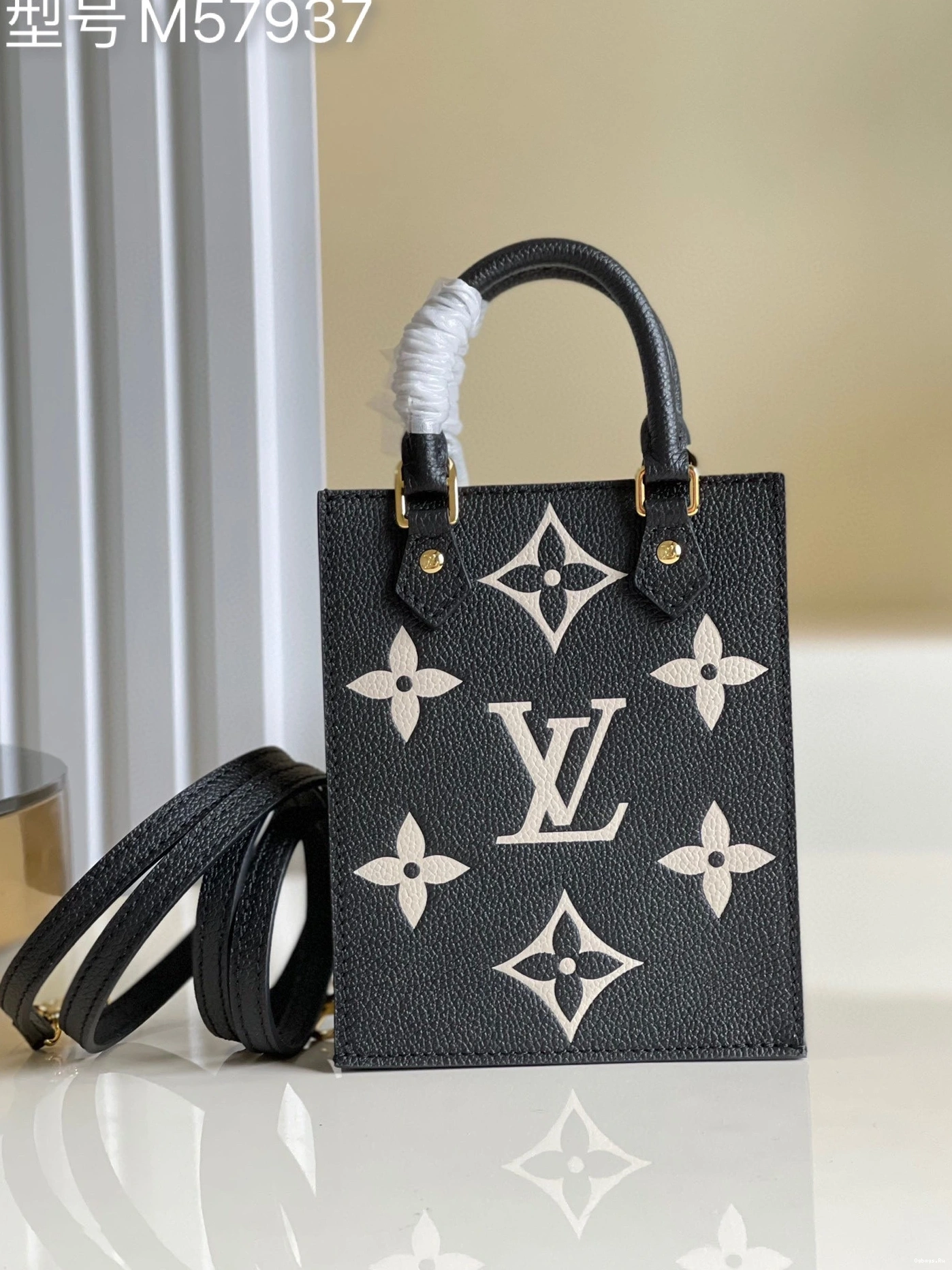 VUITTON PETIT LOUIS PLAT SAC 1224